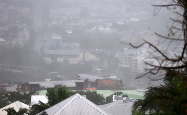 Alerte violette levée à La Réunion, le cyclone Belal moins "cataclysmique" que prévu