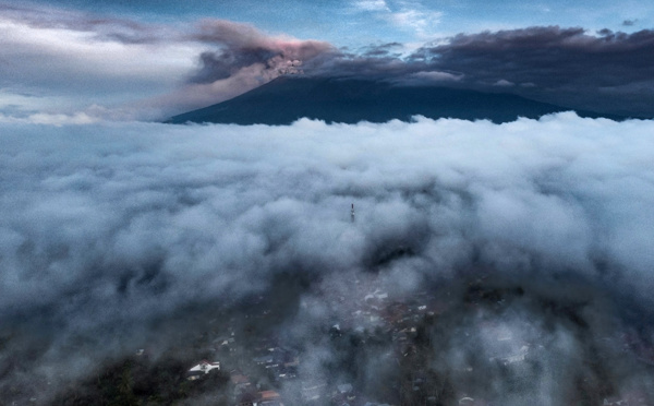 Indonésie: des villageois évacués après une nouvelle éruption du Marapi