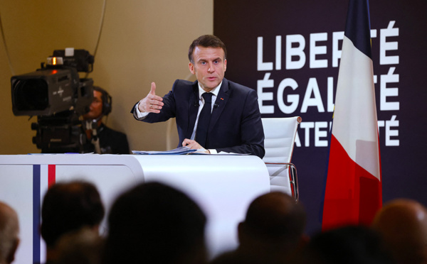Macron annonce une batterie de mesures pour "une France plus forte et plus juste"