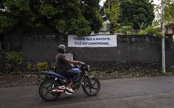 A Mayotte, plusieurs blocages routiers paralysent l'île