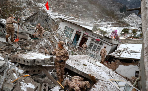 Glissement de terrain en Chine: le bilan s'alourdit à 31 morts