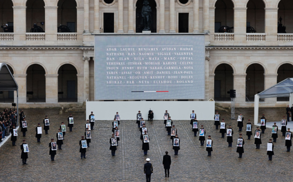 7 octobre: Macron rend hommage aux victimes du "plus grand massacre antisémite de notre siècle"