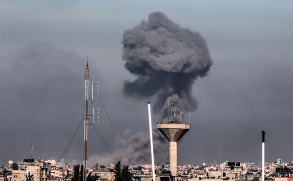 Gaza: Israël intensifie ses frappes à Rafah, pourparlers sur une trêve
