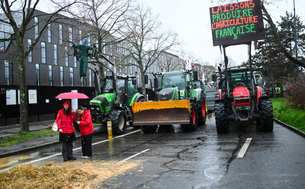 Attal donne des gages aux agriculteurs avant le Salon, où Macron est attendu de pied ferme