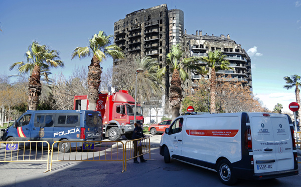 Espagne: au moins quatre morts et 14 disparus dans l'incendie d'un immeuble à Valence