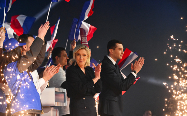 Européennes: Bardella lance sa campagne en ciblant Macron, "grand effaceur" de la France