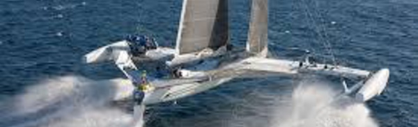 L'Hydroptère d'Alain Thébault quitte Los Angeles pour Hawaï