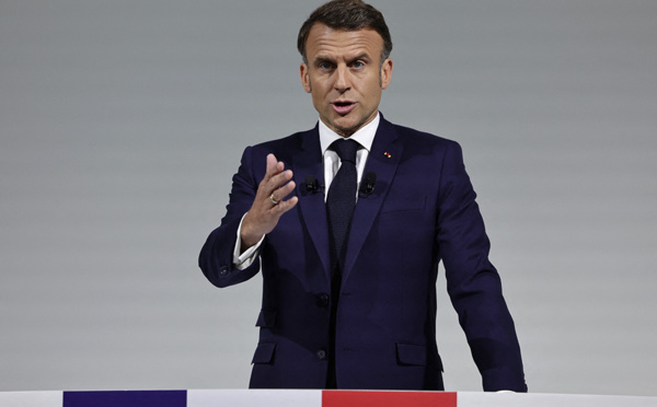 Législatives: Macron veut gagner contre les "deux extrêmes"