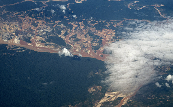 L'Amazonie péruvienne consumée par l'exploitation aurifère illégale