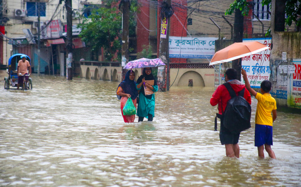 Pluies torrentielles au Bangladesh: neuf morts dans des glissements de terrain