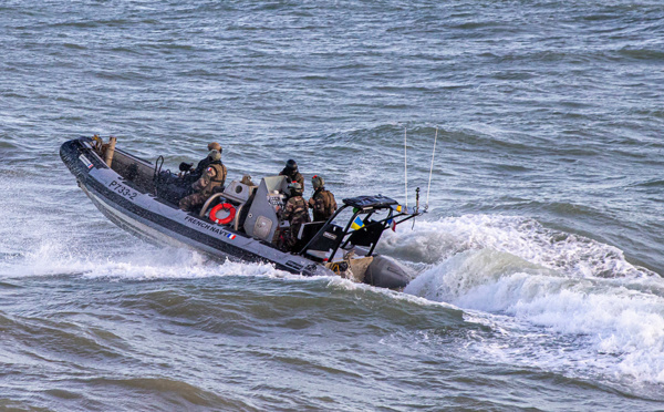 Pêche illégale: la France détruit quatre navires brésiliens au large de la Guyane