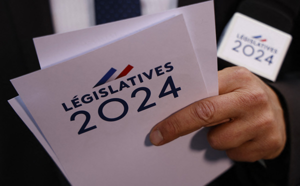 Législatives en France : l'extrême droite largement en tête au premier tour