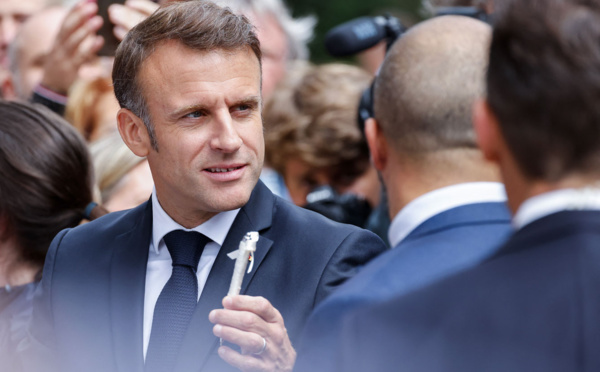 Macron lance les grandes manoeuvres pour former une large coalition