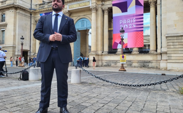 Les débuts à l’Assemblée nationale de Moerani Frébault en soutien à Emmanuel Macron