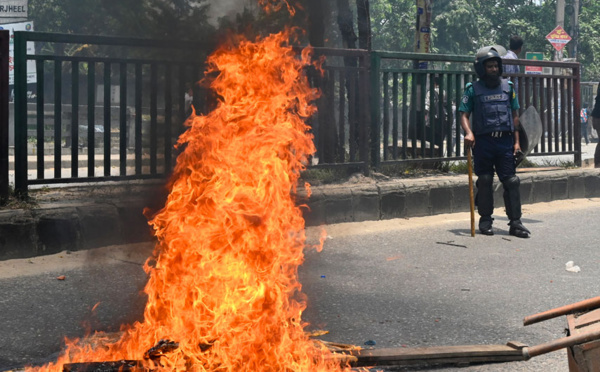 Bangladesh: 32 morts dans les violences, la chaîne de télévision d'État en feu