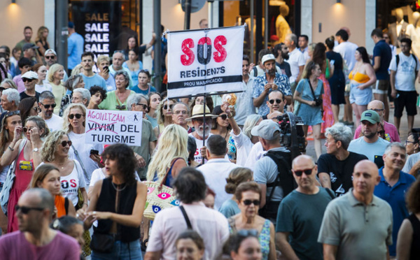 Espagne: les habitants de Majorque manifestent en masse contre les excès du tourisme