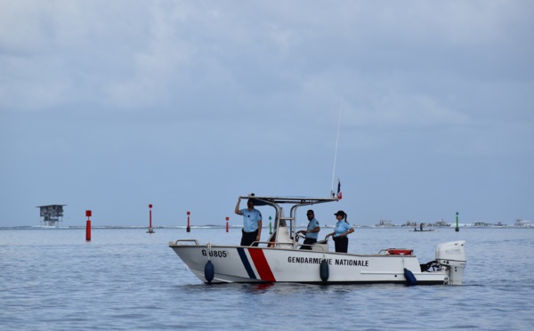 La brigade nautique veille sur l’Aranui et Hava’e