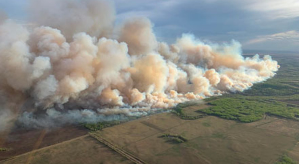 Incendie dans l'ouest canadien: la météo devrait donner un peu de répit aux pompiers