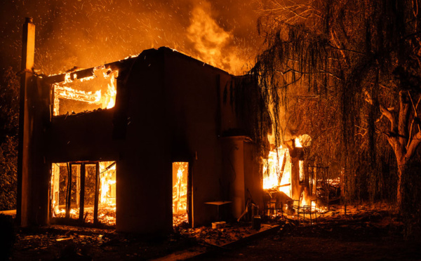 Athènes menacée par les flammes, la Grèce appelle l'UE à l'aide