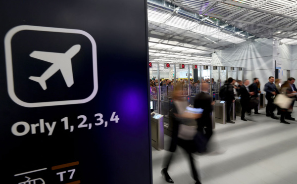 Une fausse alerte à la bombe immobilise un avion à Orly, le vol annulé