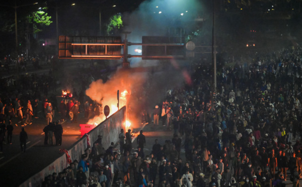 Indonésie : heurts entre manifestants protestant contre une révision des règles électorales et police