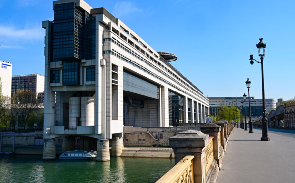 Dépenses en hausse, recettes en baisse: Bercy alerte le Parlement sur le déficit public