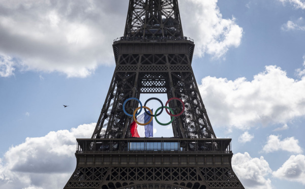 Les anneaux olympiques devraient rester sur la tour Eiffel au moins jusqu'en 2028