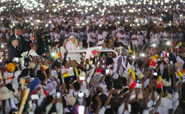 Au Timor oriental, le pape s'offre un bain de foule avec 600.000 fidèles