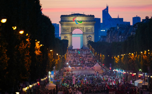 Parade et concert géant: les JO de Paris s'offrent une "after" sur les Champs-Elysées