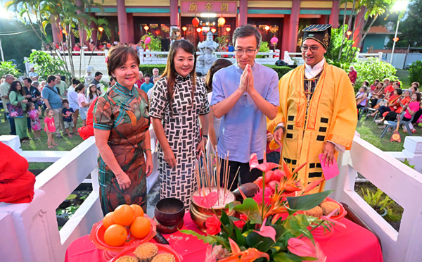 Plus de 400 personnes fêtent la Lune au temple Kanti