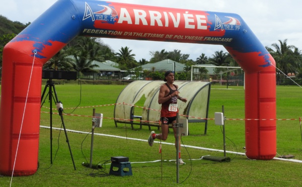 Damien Troquenet triomphe à nouveau au semi-marathon de Hitia’a