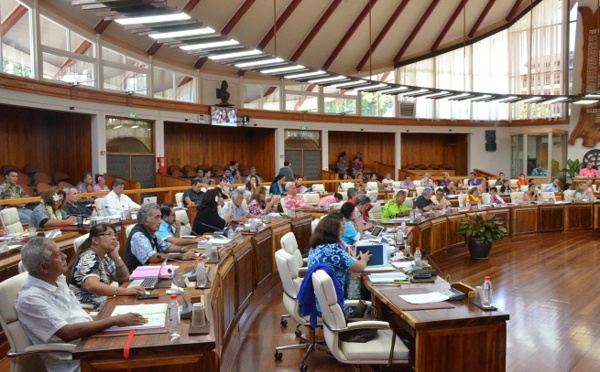 Les élus polynésiens "vent debout" face à la diminution annoncée des dotations de l'Etat aux communes
