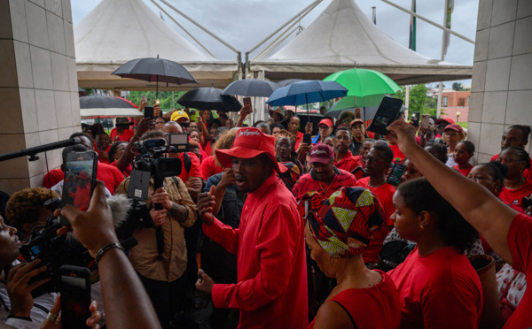 Couvre-feu et interdiction de manifester en Martinique après les violences