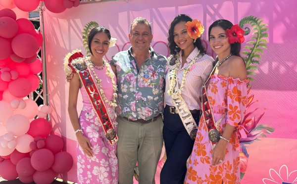 Olivier Kressmann, vice-président du Club des entreprises contre le cancer avec Miss Tahiti et ses dauphines au centre Vaima ce mercredi midi.