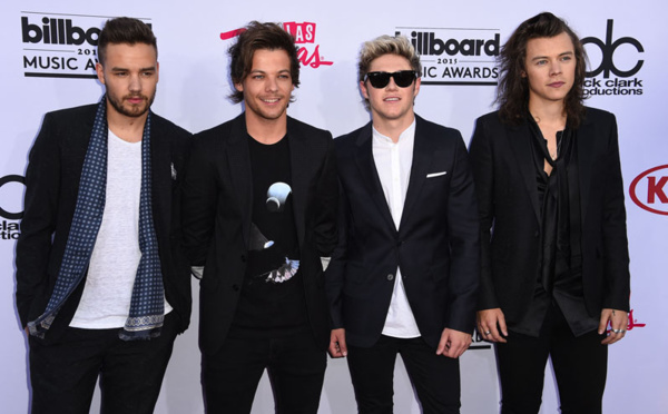 Le groupe pop anglo-irlandais One Direction (Liam Payne à gauche) assiste aux 2015 Billboard Music Awards, le 17 mai 2015, au MGM Grand Garden Arena à Las Vegas, Nevada. Le chanteur britannique Liam Payne, ancien membre du groupe pop à succès One Direction, est décédé le 16 octobre à l'âge de 31 ans après avoir chuté du troisième étage d'un hôtel de Buenos Aires, a annoncé la police argentine.