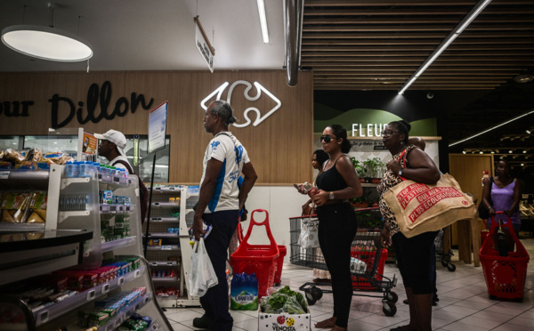 Les grands distributeurs en Martinique, "boucs émissaires" ou "profiteurs" de la vie chère ?