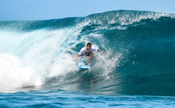 Felix Bourgoin dans un tube de la passe de Taapuna