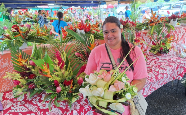 Le centre-ville de Taravao fleuri pour la Toussaint