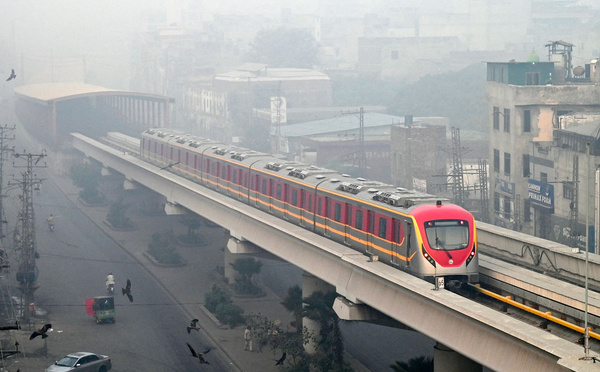 Avec une pollution record, la ville pakistanaise de Lahore ferme une semaine ses écoles