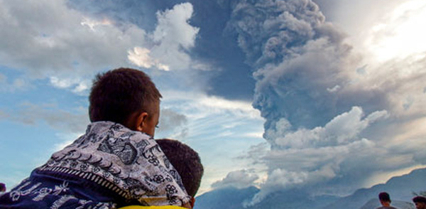 Indonésie: nouvelle journée d'éruption pour le volcan Lewotobi Laki-Laki