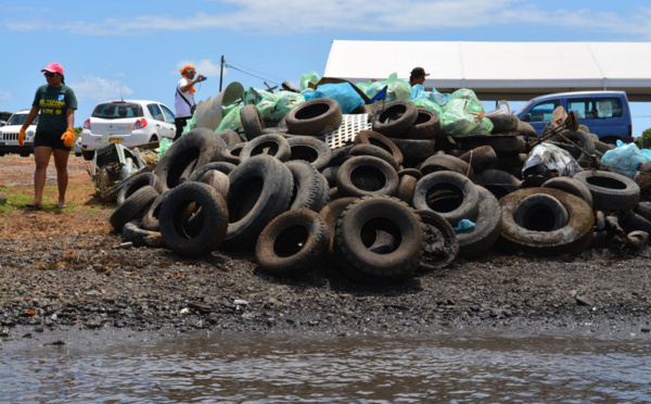 Environnement : Nettoyage des fonds marins et du littoral de motu 'ōvini  à la baie de Vaitupa