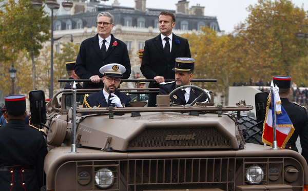 Emmanuel Macron et le Premier ministre britannique commémorent le 11-Novembre à Paris