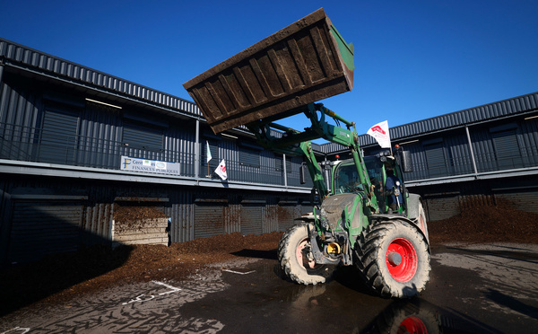 Craignant pour leur survie, les agriculteurs sortent à nouveau de leur ferme