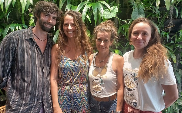 Néo Champot, Marine Coutelas, Laetitia Hédouin et Flora Artzner de la fondation Science4Reefs.