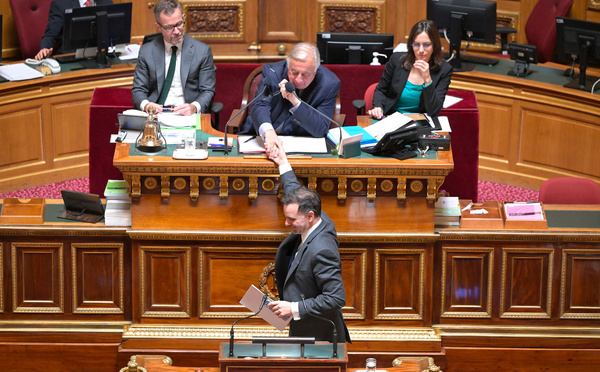 Budget Sécu: le Sénat vote une nouvelle "contribution" de 7h de travail sans rémunération par an