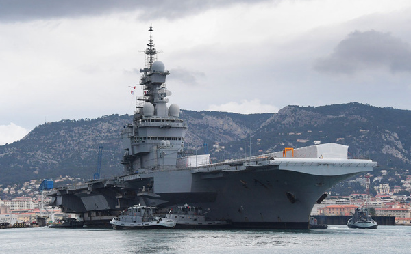 Appareillage du porte-avions Charles-de-Gaulle pour une mission de plusieurs mois