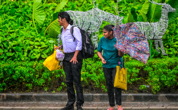 Tempête tropicale: 12 morts et plus de 300.000 sinistrés au Sri Lanka, l'Inde en état d'alerte