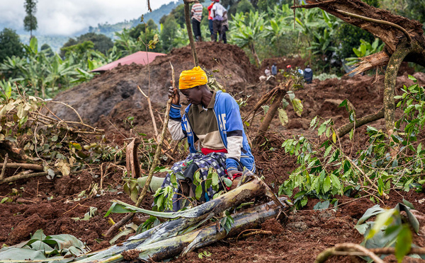 Ouganda: 15 morts, 113 disparus dans des glissements de terrain après de fortes pluies