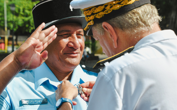 Les sapeurs-pompiers et les acteurs de la protection civile décorés à Tarahoi