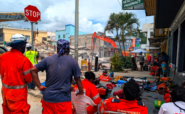 Vanuatu: les recherches de survivants continuent après le puissant séisme, au moins neuf morts confirmés